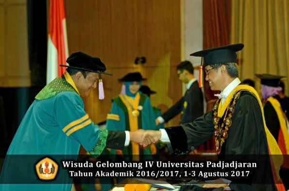 Wisuda Unpad Gel IV TA 2016_2017 Fakultas KEDOKTERAN oleh  Rektor 002