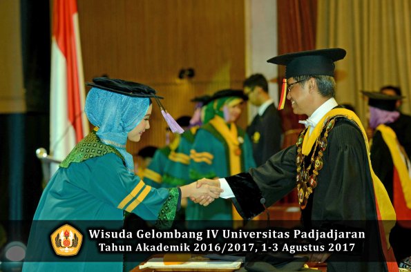 Wisuda Unpad Gel IV TA 2016_2017 Fakultas KEDOKTERAN oleh  Rektor 020