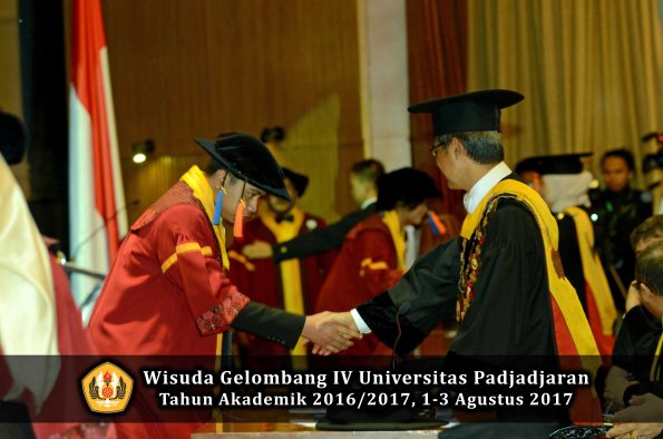 Wisuda Unpad Gel IV TA 2016_2017 Fakultas GEOLOGI oleh Rektor 012