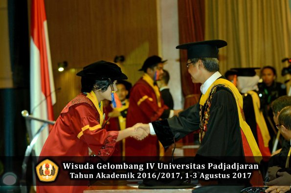 Wisuda Unpad Gel IV TA 2016_2017 Fakultas GEOLOGI oleh Rektor 013
