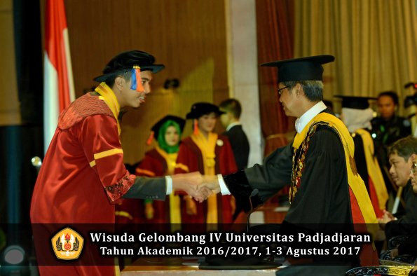 Wisuda Unpad Gel IV TA 2016_2017 Fakultas GEOLOGI oleh Rektor 019