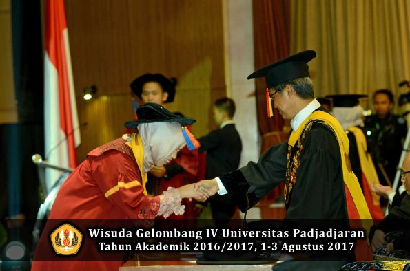 Wisuda Unpad Gel IV TA 2016_2017 Fakultas GEOLOGI oleh Rektor 026