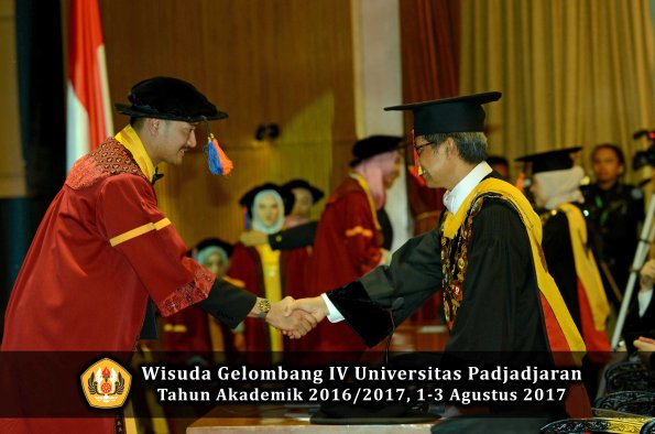 Wisuda Unpad Gel IV TA 2016_2017 Fakultas GEOLOGI oleh Rektor 044