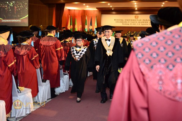 Wisuda Unpad gel IV TA 2017-2018 sesi I I I 062