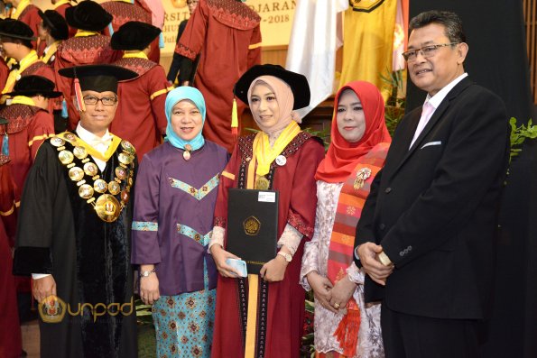 Wisuda Unpad gel IV TA 2017-2018 sesi I I I 076