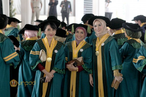 Wisuda Unpad gel IV TA 2017-2018 sesi I I I 123