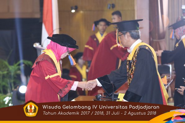 Wisuda Unpad gel IV TA 2017-2018 fak Teknik Geologi  oleh Rektor 058