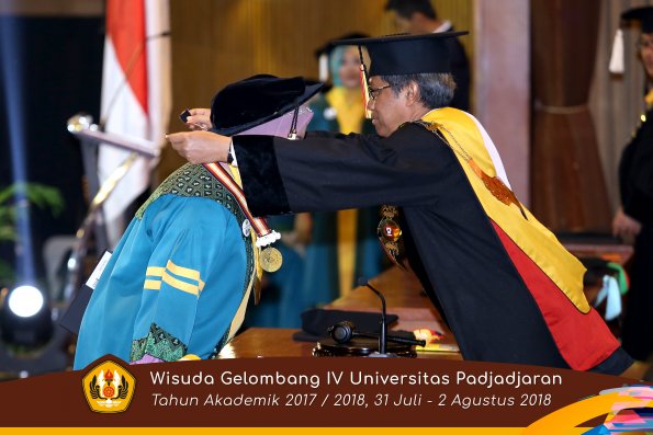 Wisuda Unpad gel IV TA 2017-2018 Sekolah pascasarjana oleh Rektor 008