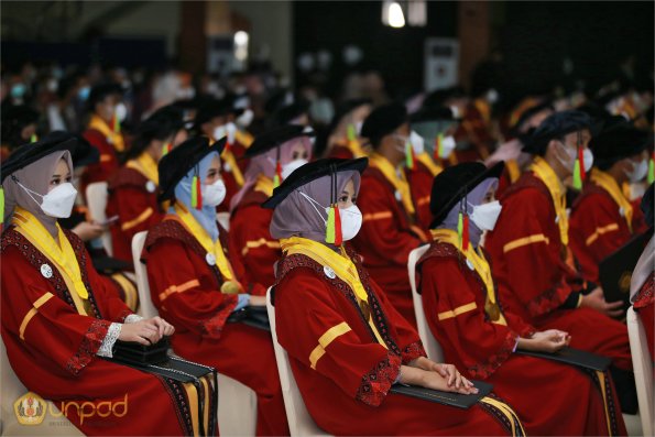 LIPUTAN WISUDA UNPAD GEL IV TA 2021 2022 SESI I (117)