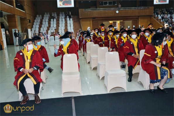 LIPUTAN WISUDA UNPAD GEL IV TA 2021 2022 SESI I (73)