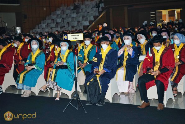 LIPUTAN WISUDA UNPAD GEL IV TA 2021 2022 SESI I (79)