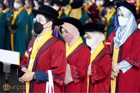 LIPUTAN WISUDA UNPAD GEL IV TA 2021 2022 SESI III (3)