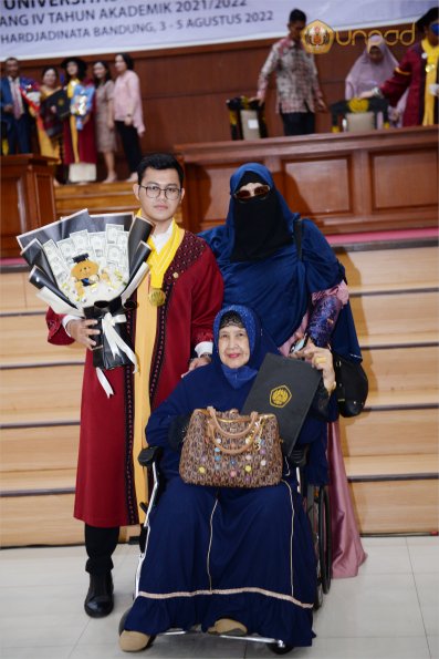 LIPUTAN WISUDA UNPAD GEL IV TA 2021 2022 SESI III (34)