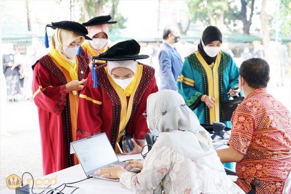 LIPUTAN WISUDA UNPAD GEL IV TA 2021 2022 SESI III (44)