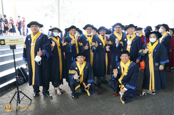 LIPUTAN WISUDA UNPAD GEL IV TA 2021 2022 SESI III (56)