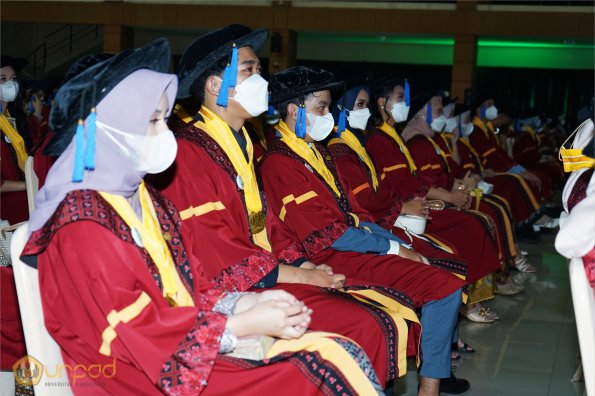 LIPUTAN WISUDA UNPAD GEL IV TA 2021 2022 SESI III (73)