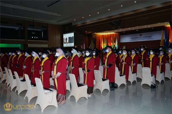 LIPUTAN WISUDA UNPAD GEL IV TA 2021 2022 SESI III (94)