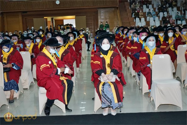 LIPUTAN WISUDA UNPAD GEL IV TA 2021 2022 SESI IV (113)