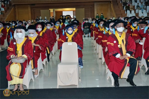 LIPUTAN WISUDA UNPAD GEL IV TA 2021 2022 SESI IV (114)