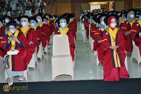 LIPUTAN WISUDA UNPAD GEL IV TA 2021 2022 SESI IV (116)