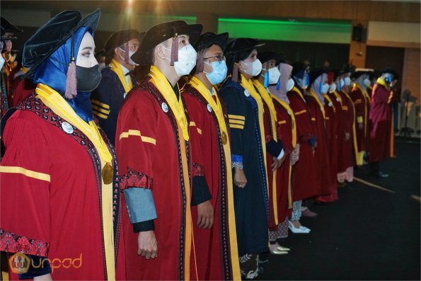 LIPUTAN WISUDA UNPAD GEL IV TA 2021 2022 SESI IV (144)