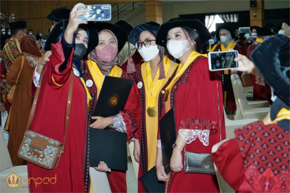 LIPUTAN WISUDA UNPAD GEL IV TA 2021 2022 SESI IV (154)