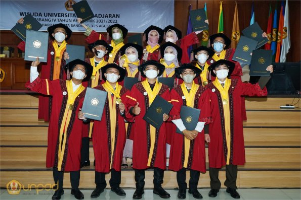 LIPUTAN WISUDA UNPAD GEL IV TA 2021 2022 SESI IV (155)