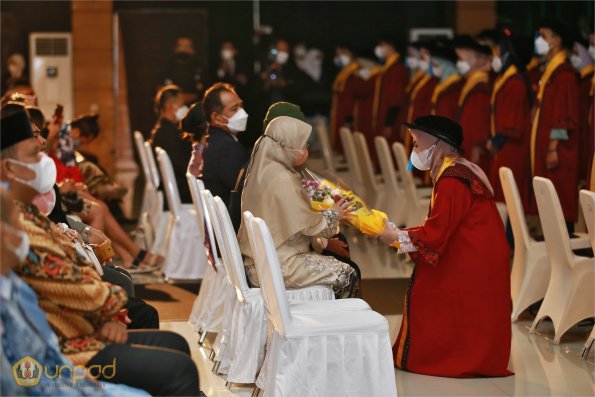 LIPUTAN WISUDA UNPAD GEL IV TA 2021 2022 SESI IV (170)