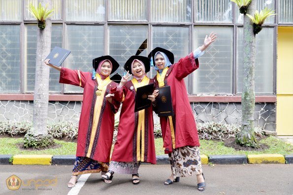 LIPUTAN WISUDA UNPAD GEL IV TA 2021 2022 SESI IV (65)