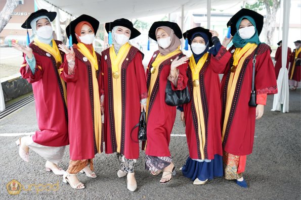 LIPUTAN WISUDA UNPAD GEL IV TA 2021 2022 SESI IV (73)