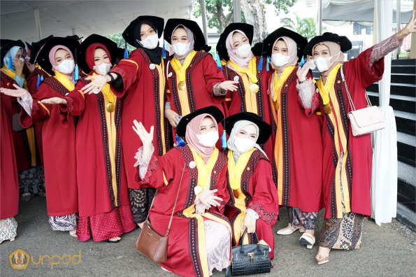 LIPUTAN WISUDA UNPAD GEL IV TA 2021 2022 SESI IV (91)