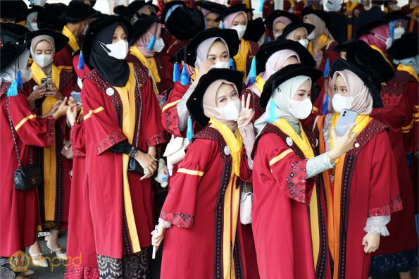 LIPUTAN WISUDA UNPAD GEL IV TA 2021 2022 SESI IV (93)