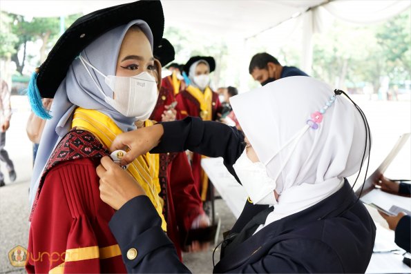 LIPUTAN WISUDA UNPAD GEL IV TA 2021 2022 SESI IX (67)