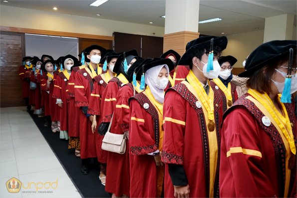 LIPUTAN WISUDA UNPAD GEL IV TA 2021 2022 SESI IX (76)