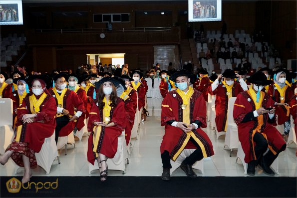 LIPUTAN WISUDA UNPAD GEL IV TA 2021 2022 SESI IX (86)