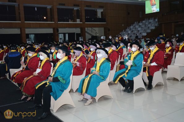 LIPUTAN WISUDA UNPAD GEL IV TA 2021 2022 SESI VIII (92)