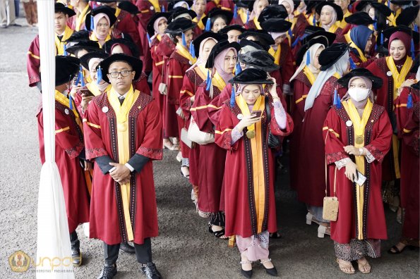 LIPUTAN WISUDA UNPAD GEL IV TA 2022 2023 SESI II (24)