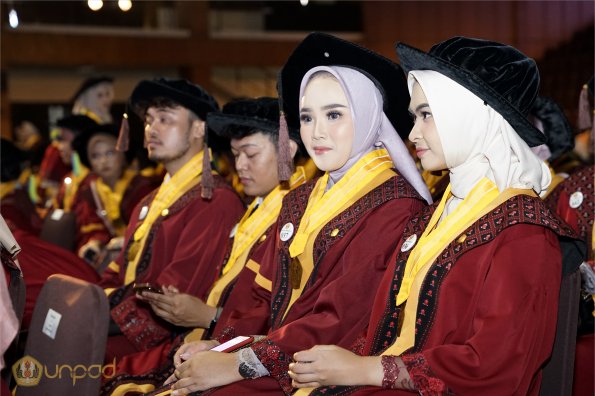 LIPUTAN WISUDA UNPAD GEL IV TA 2022 2023 SESI II (31)