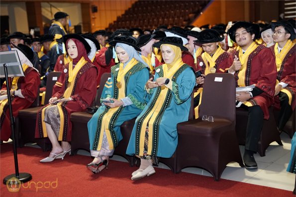 LIPUTAN WISUDA UNPAD GEL IV TA 2022 2023 SESI II (33)