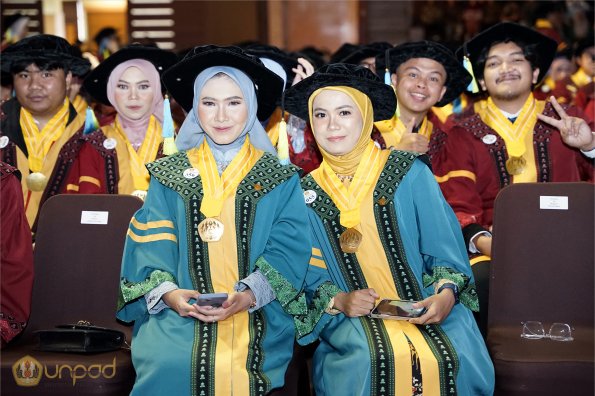 LIPUTAN WISUDA UNPAD GEL IV TA 2022 2023 SESI II (35)