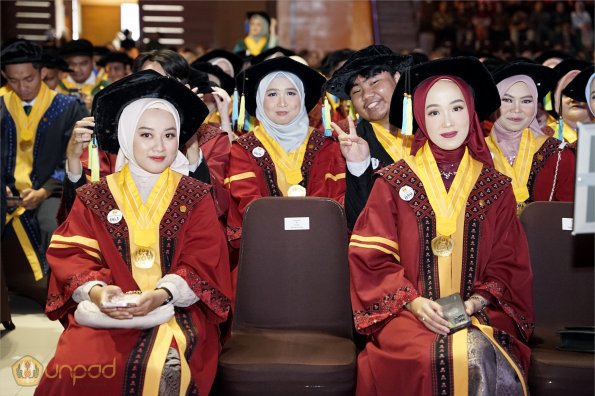 LIPUTAN WISUDA UNPAD GEL IV TA 2022 2023 SESI II (36)