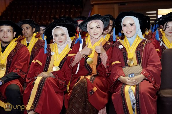 LIPUTAN WISUDA UNPAD GEL IV TA 2022 2023 SESI II (40)