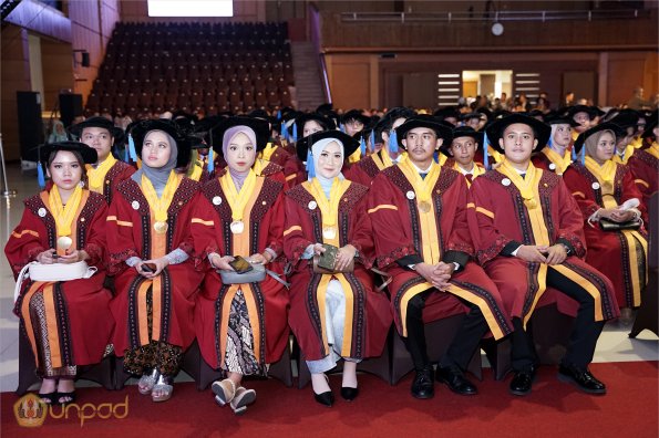 LIPUTAN WISUDA UNPAD GEL IV TA 2022 2023 SESI II (42)