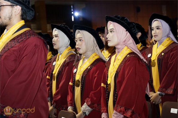 LIPUTAN WISUDA UNPAD GEL IV TA 2022 2023 SESI II (49)