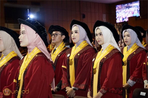 LIPUTAN WISUDA UNPAD GEL IV TA 2022 2023 SESI II (50)