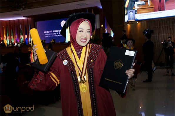 LIPUTAN WISUDA UNPAD GEL IV TA 2022 2023 SESI II (51)