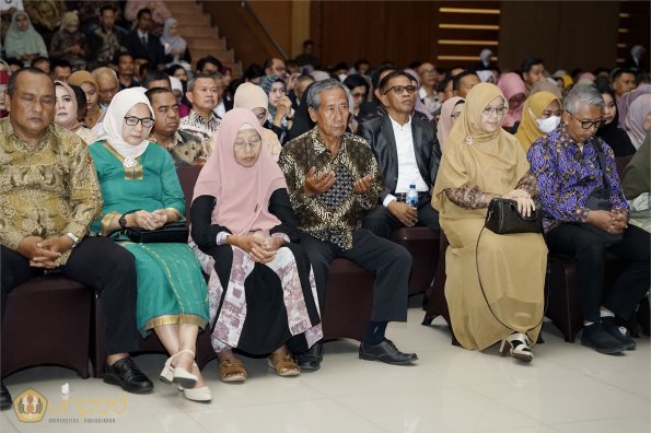 LIPUTAN WISUDA UNPAD GEL IV TA 2022 2023 SESI II (62)