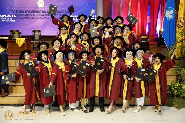 LIPUTAN WISUDA UNPAD GEL IV TA 2022 2023 SESI II (66)