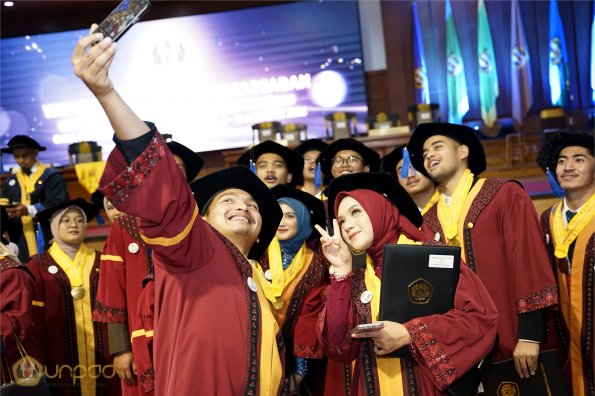 LIPUTAN WISUDA UNPAD GEL IV TA 2022 2023 SESI II (67)