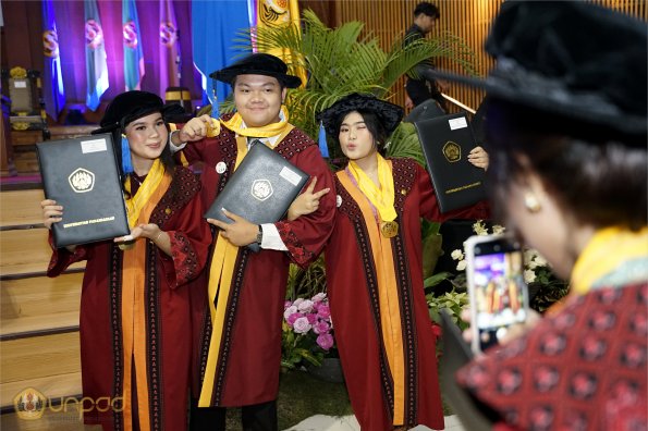 LIPUTAN WISUDA UNPAD GEL IV TA 2022 2023 SESI II (68)